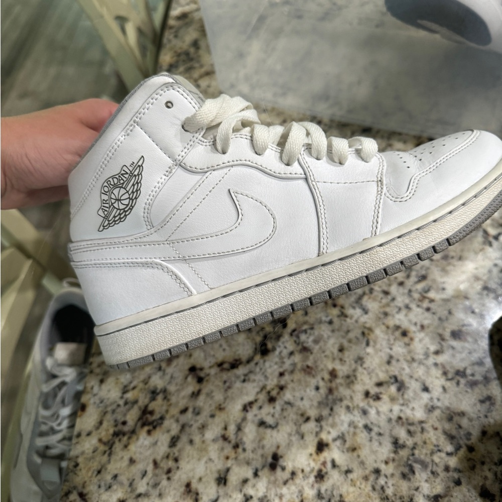 Air Jordan Mid